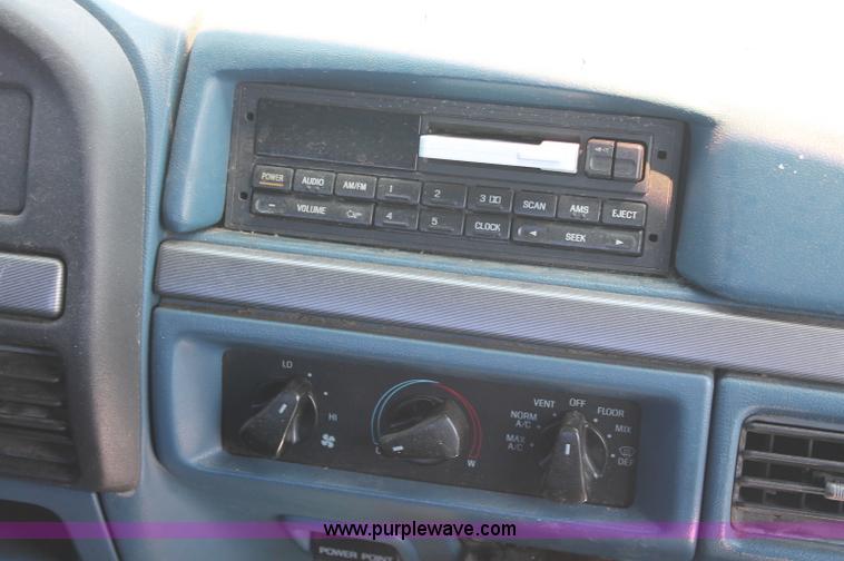 image for item O9328 1994 Ford F150 XLT extended cab pickup truck