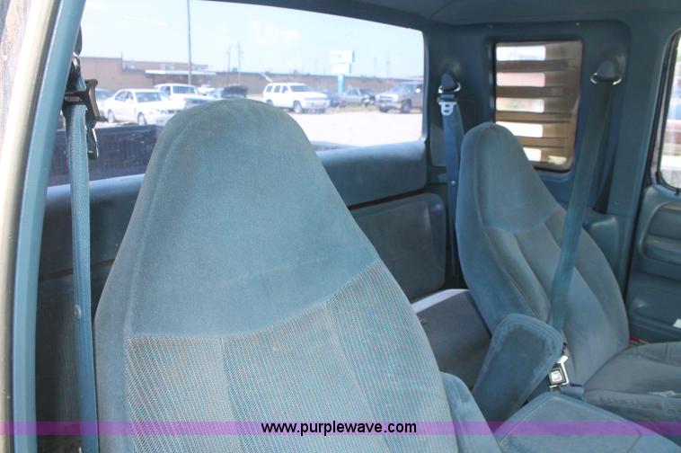 image for item O9328 1994 Ford F150 XLT extended cab pickup truck