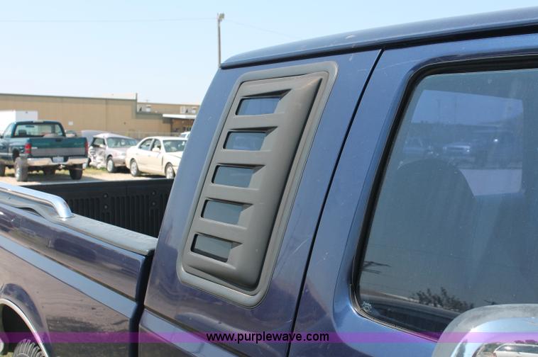 image for item O9328 1994 Ford F150 XLT extended cab pickup truck