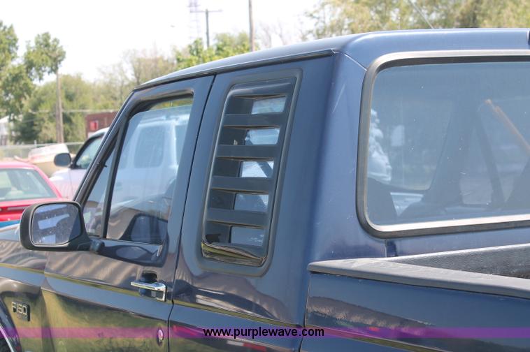 image for item O9328 1994 Ford F150 XLT extended cab pickup truck