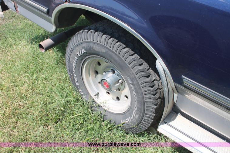 image for item O9328 1994 Ford F150 XLT extended cab pickup truck