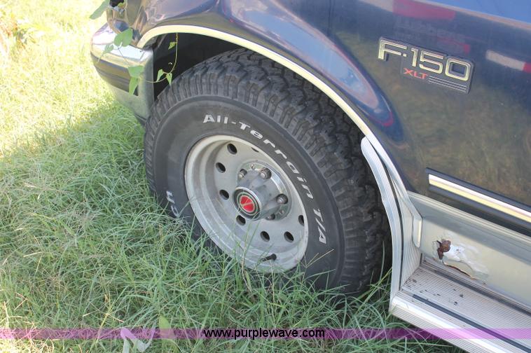 image for item O9328 1994 Ford F150 XLT extended cab pickup truck