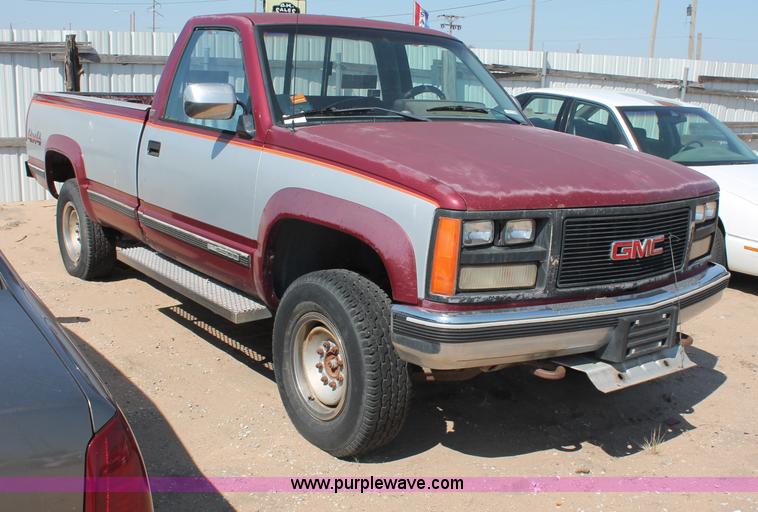image for item O9332 1989 GMC Sierra K2500 pickup truck