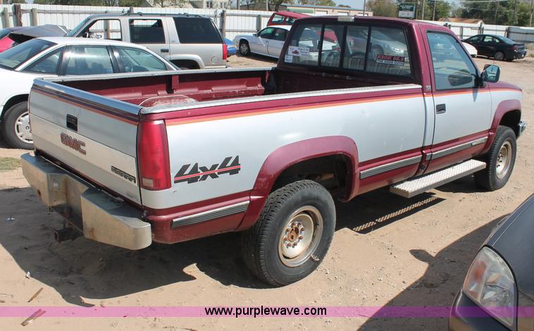 image for item O9332 1989 GMC Sierra K2500 pickup truck