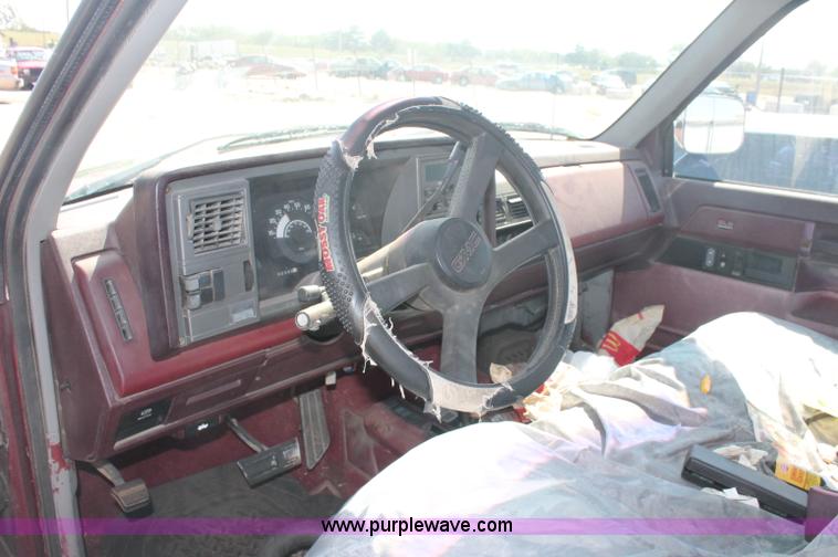 image for item O9332 1989 GMC Sierra K2500 pickup truck