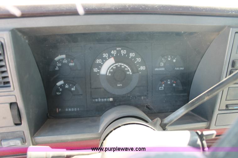 image for item O9332 1989 GMC Sierra K2500 pickup truck