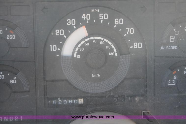 image for item O9332 1989 GMC Sierra K2500 pickup truck