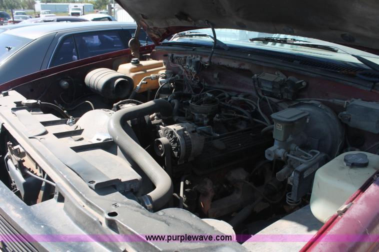 image for item O9332 1989 GMC Sierra K2500 pickup truck