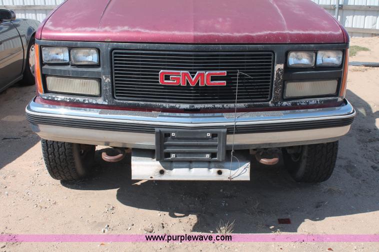 image for item O9332 1989 GMC Sierra K2500 pickup truck