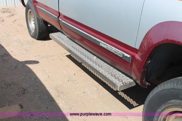 image for item O9332 1989 GMC Sierra K2500 pickup truck