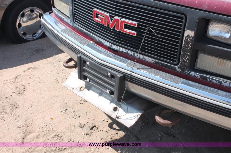 image for item O9332 1989 GMC Sierra K2500 pickup truck