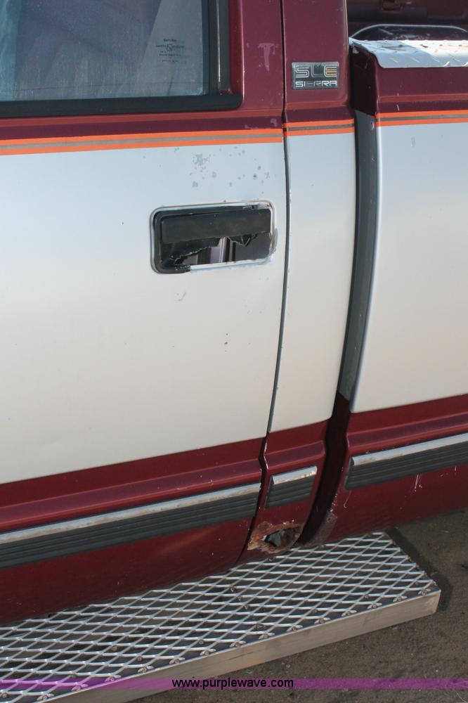 image for item O9332 1989 GMC Sierra K2500 pickup truck