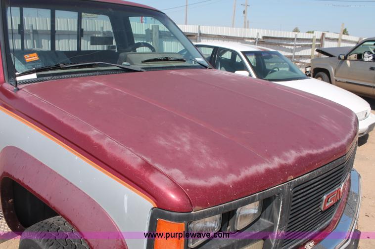 image for item O9332 1989 GMC Sierra K2500 pickup truck