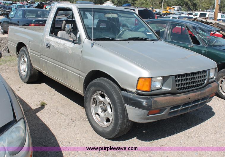 image for item O9333 1995 Isuzu pickup truck
