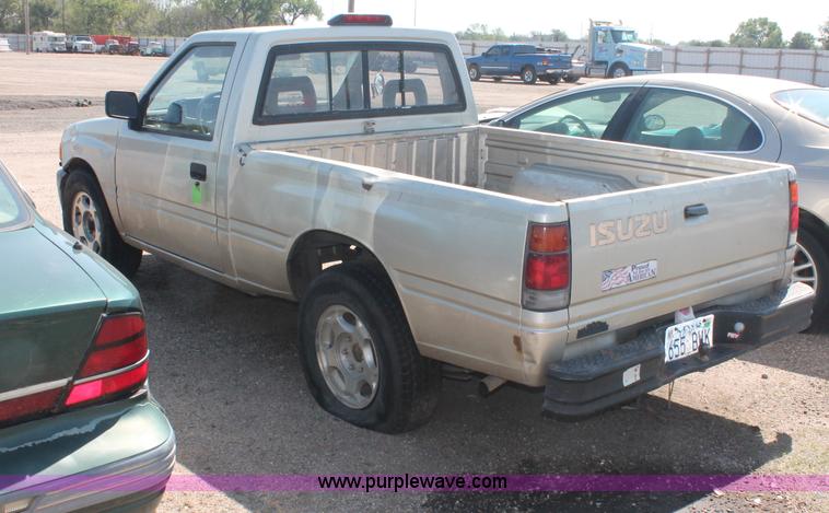 image for item O9333 1995 Isuzu pickup truck