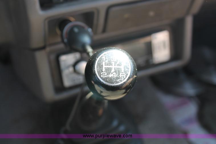 image for item O9333 1995 Isuzu pickup truck