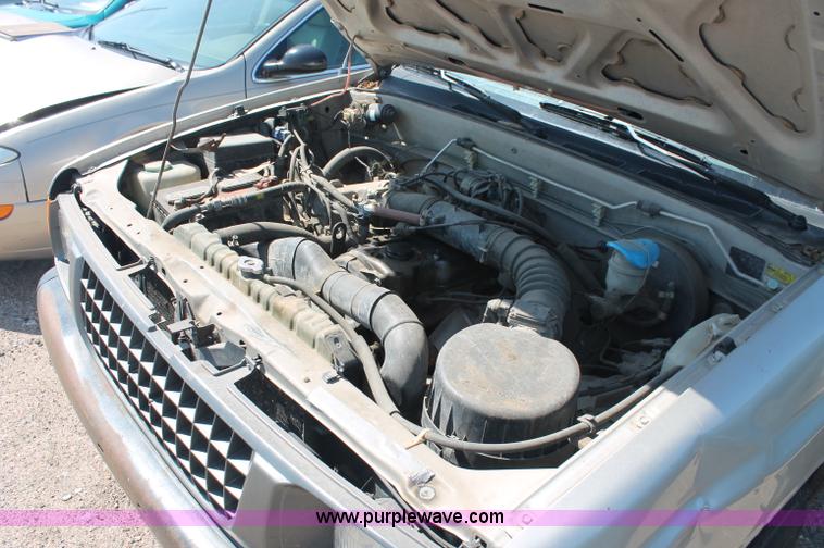 image for item O9333 1995 Isuzu pickup truck