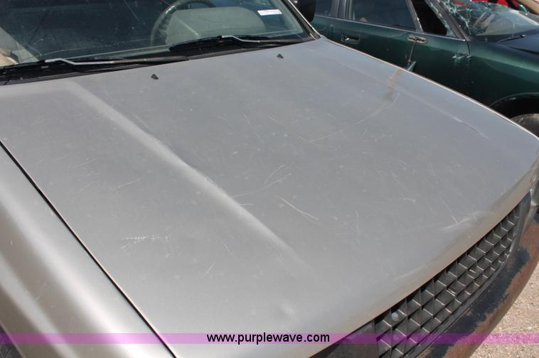 image for item O9333 1995 Isuzu pickup truck