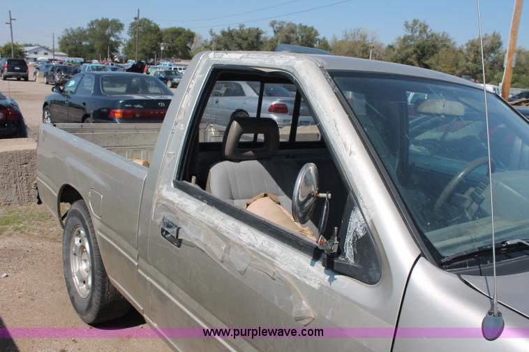 image for item O9333 1995 Isuzu pickup truck