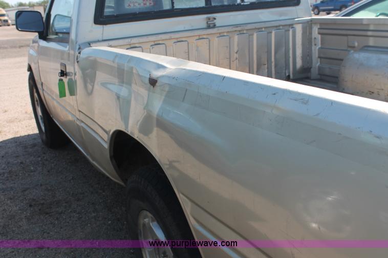 image for item O9333 1995 Isuzu pickup truck