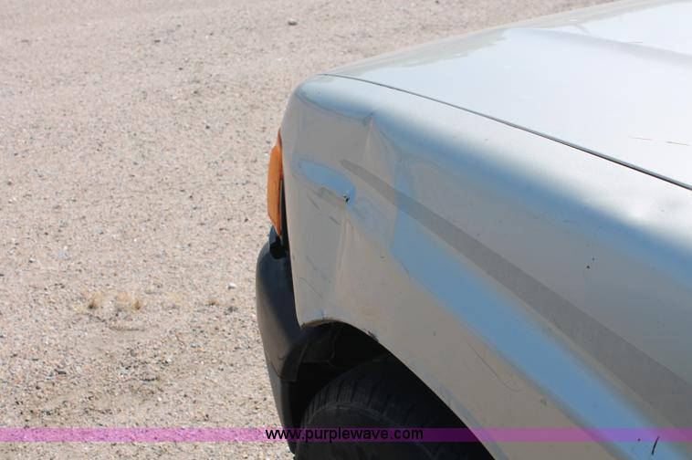 image for item O9333 1995 Isuzu pickup truck