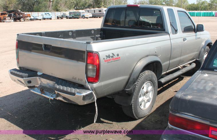 image for item O9334 2000 Nissan Frontier SE Desert Runner King Cab pickup truck