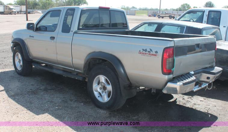 image for item O9334 2000 Nissan Frontier SE Desert Runner King Cab pickup truck