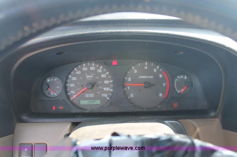 image for item O9334 2000 Nissan Frontier SE Desert Runner King Cab pickup truck