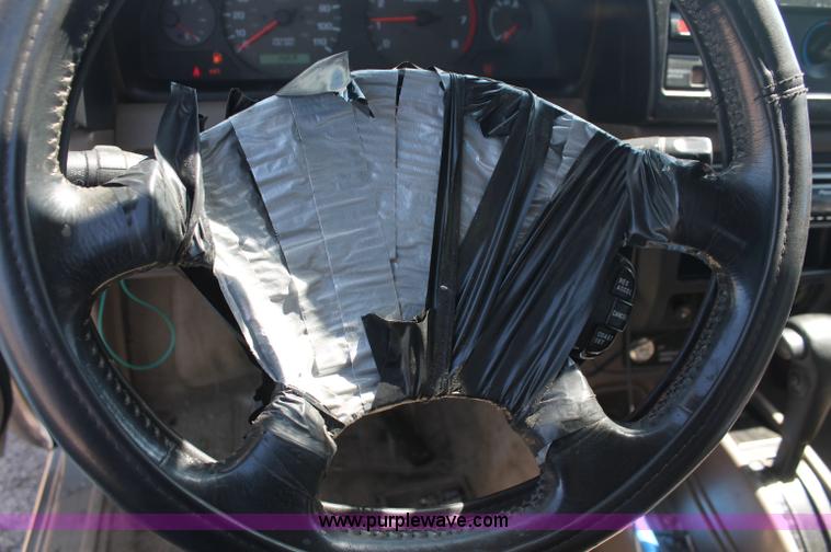 image for item O9334 2000 Nissan Frontier SE Desert Runner King Cab pickup truck