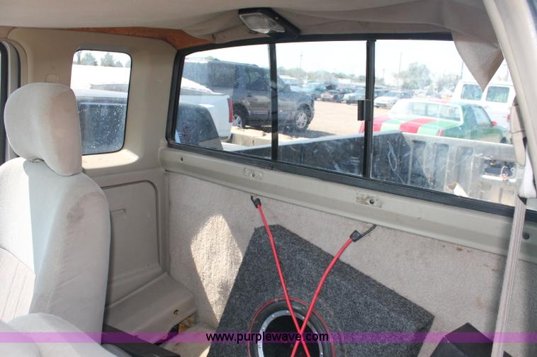 image for item O9334 2000 Nissan Frontier SE Desert Runner King Cab pickup truck