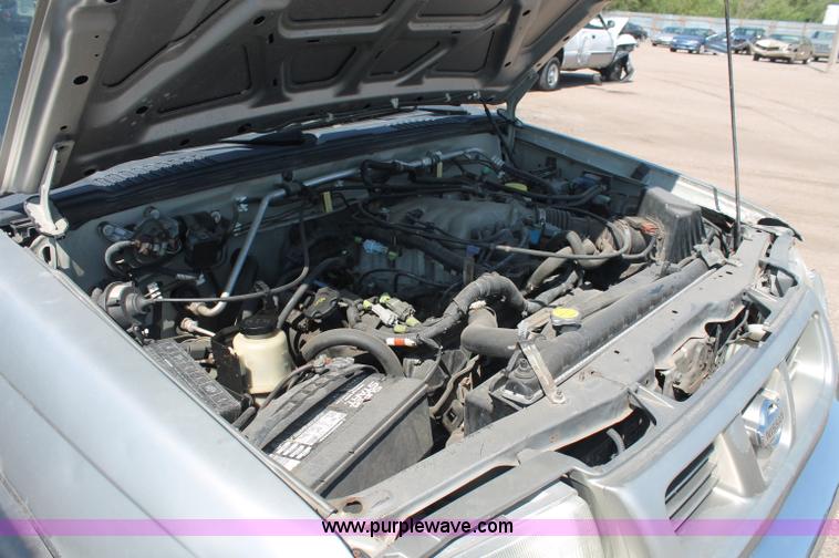 image for item O9334 2000 Nissan Frontier SE Desert Runner King Cab pickup truck