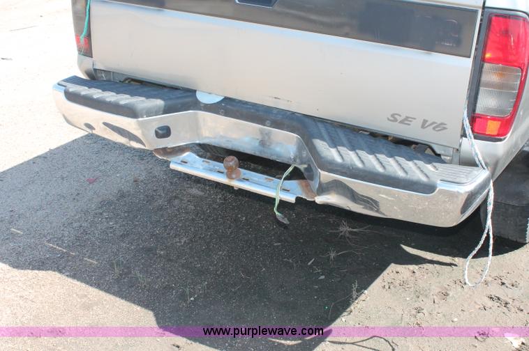 image for item O9334 2000 Nissan Frontier SE Desert Runner King Cab pickup truck