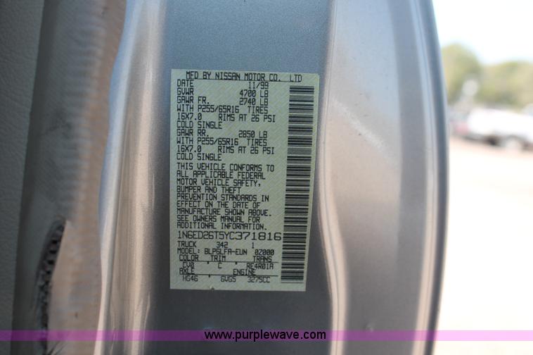 image for item O9334 2000 Nissan Frontier SE Desert Runner King Cab pickup truck