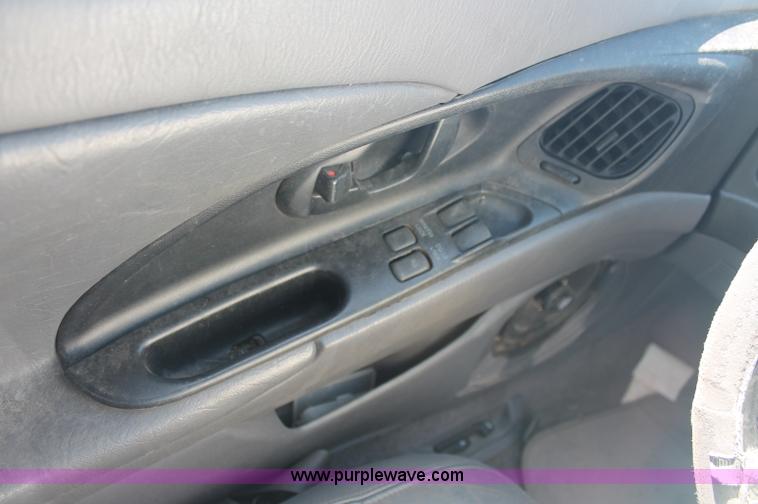 image for item O9335 2000 Chrysler Sebring LXi