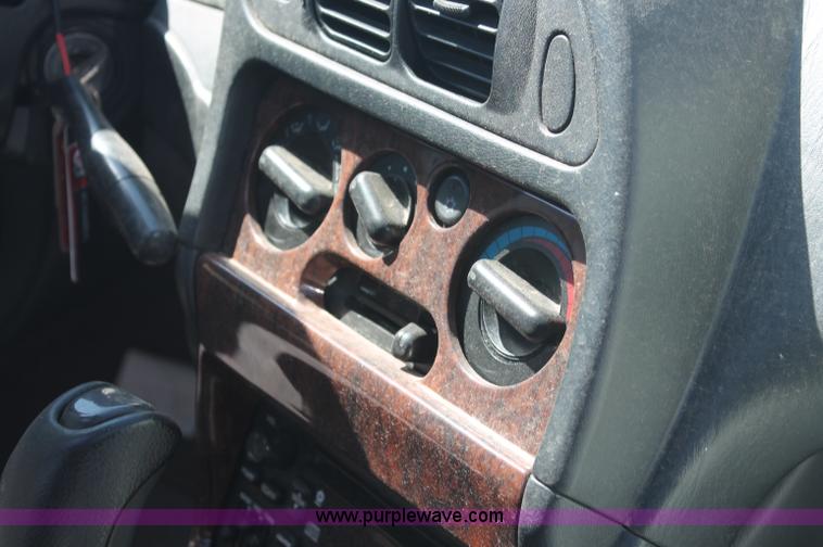 image for item O9335 2000 Chrysler Sebring LXi