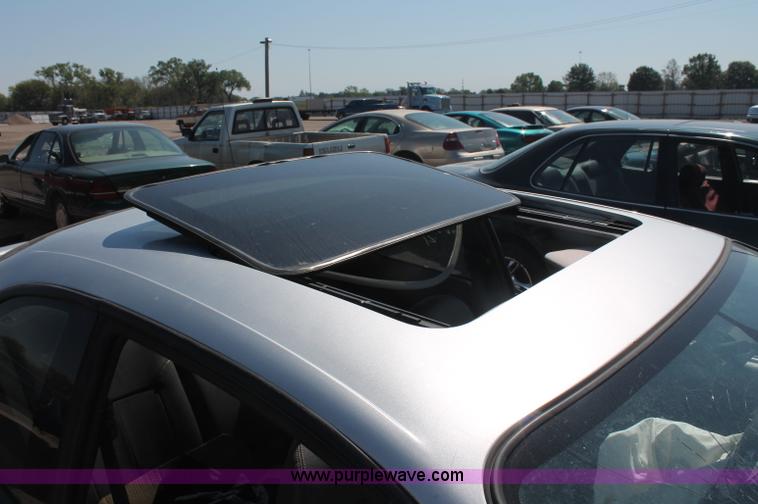 image for item O9335 2000 Chrysler Sebring LXi