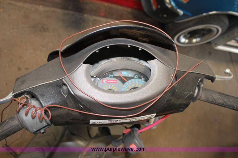 image for item O9337 2005 Kymco scooter