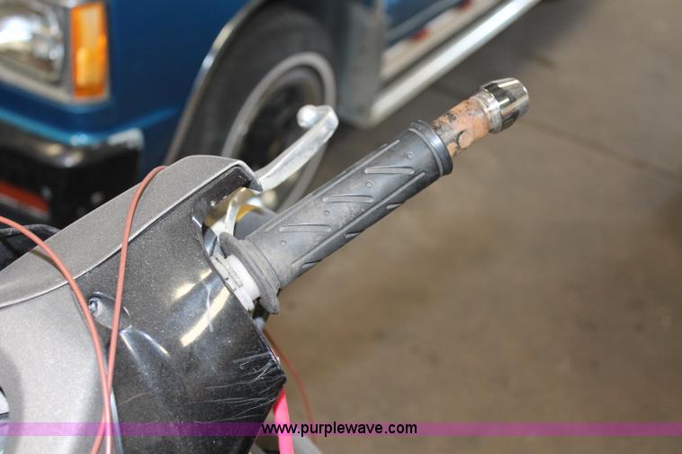 image for item O9337 2005 Kymco scooter