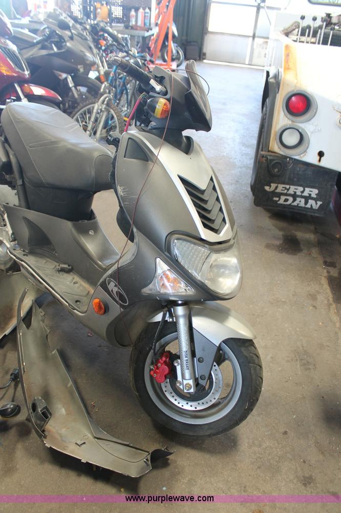 image for item O9337 2005 Kymco scooter