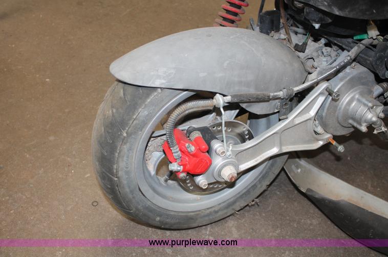 image for item O9337 2005 Kymco scooter