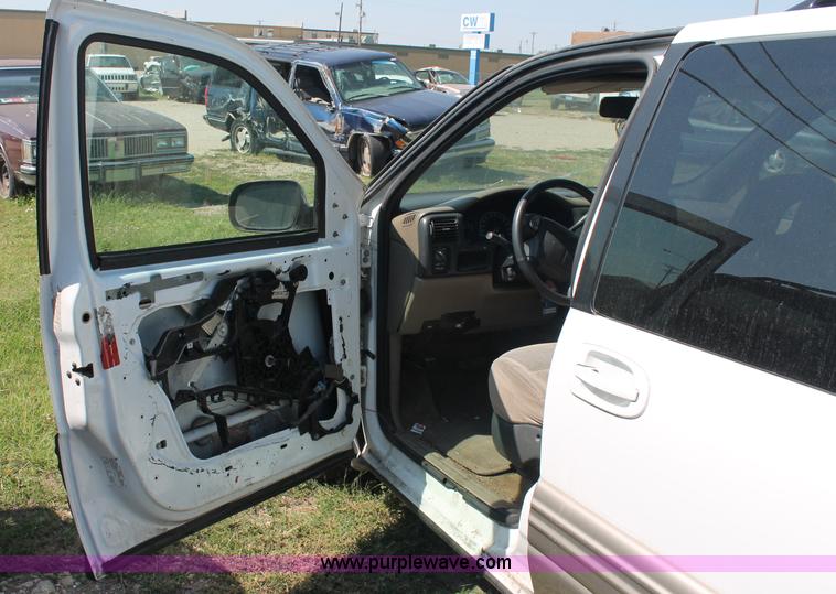 image for item O9339 1999 Pontiac Montana mini van