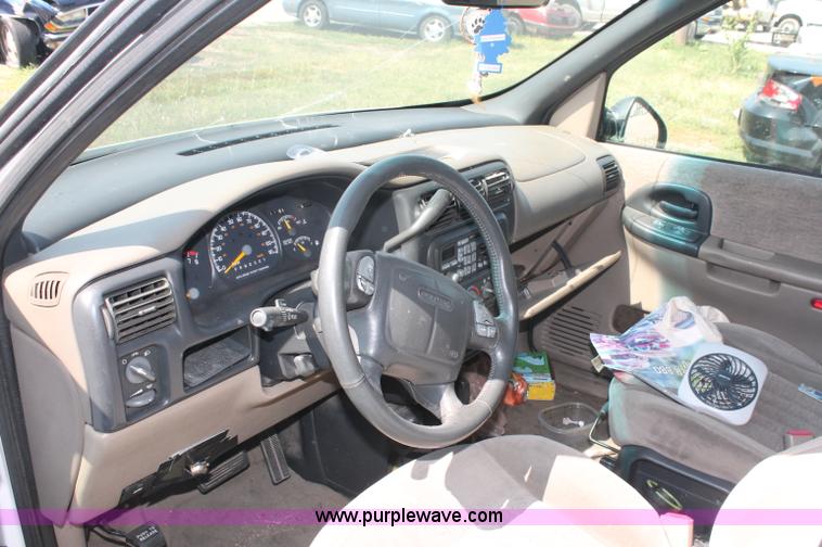 image for item O9339 1999 Pontiac Montana mini van