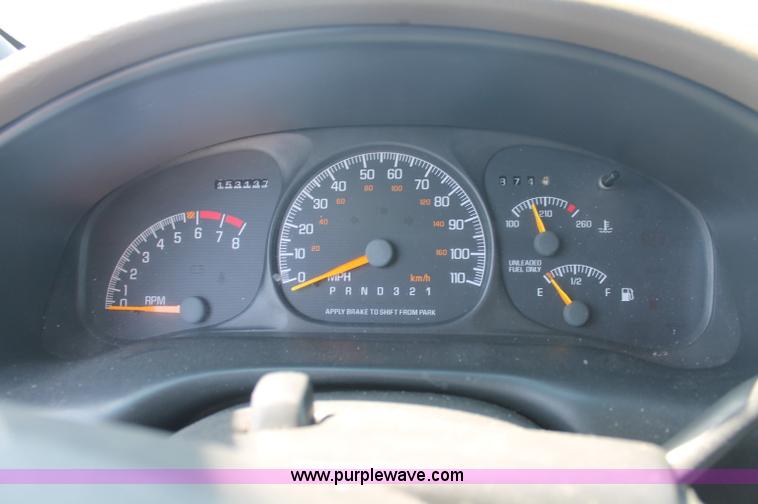 image for item O9339 1999 Pontiac Montana mini van