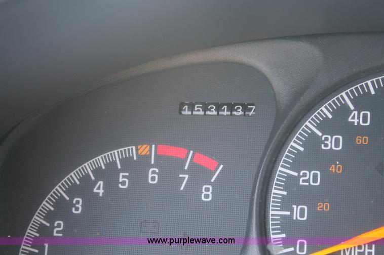 image for item O9339 1999 Pontiac Montana mini van