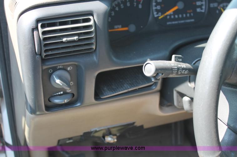 image for item O9339 1999 Pontiac Montana mini van