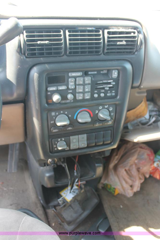 image for item O9339 1999 Pontiac Montana mini van
