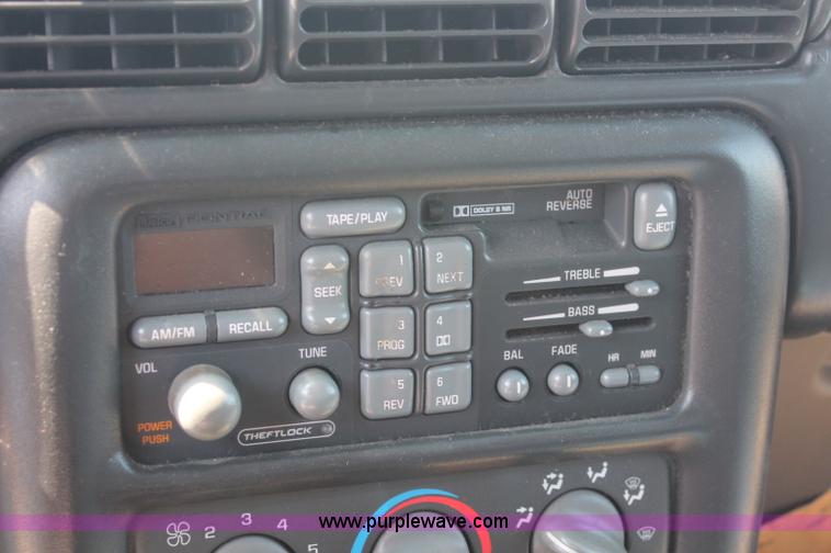 image for item O9339 1999 Pontiac Montana mini van