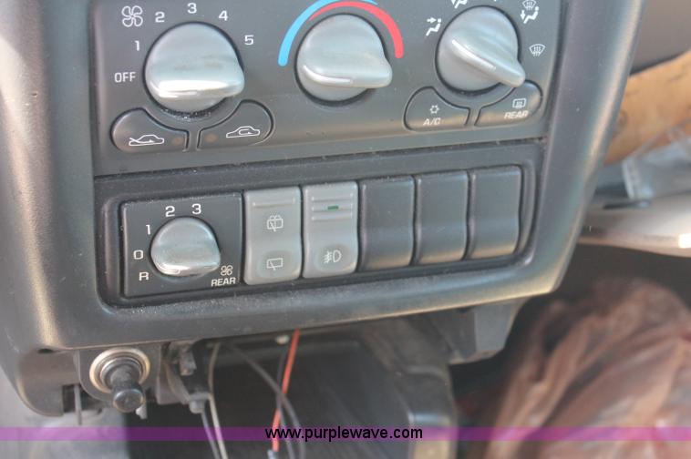 image for item O9339 1999 Pontiac Montana mini van