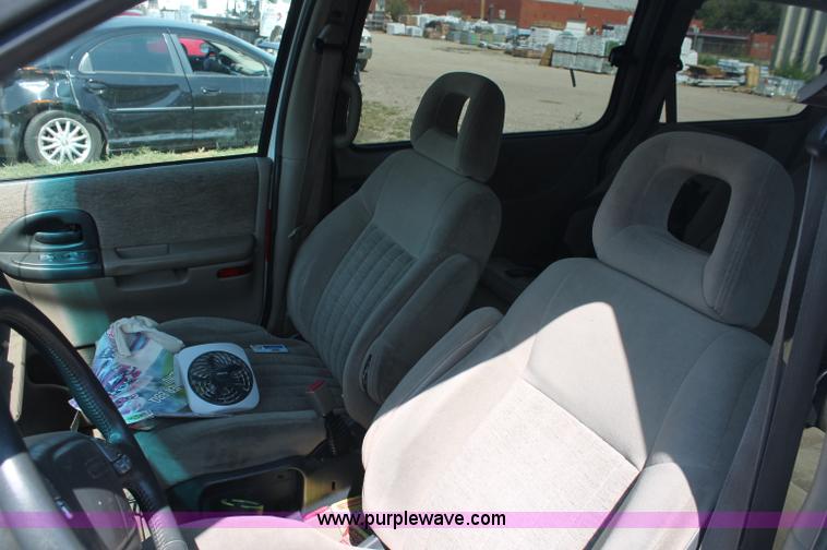 image for item O9339 1999 Pontiac Montana mini van