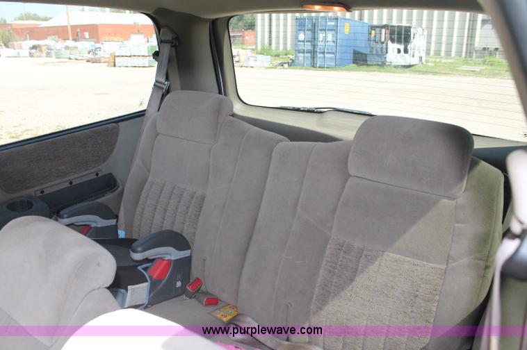 image for item O9339 1999 Pontiac Montana mini van